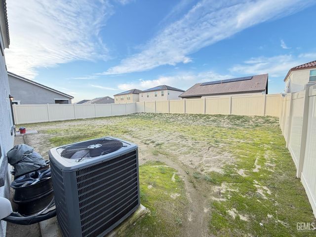 6222 Marconi Avenue, Bakersfield, CA 93313