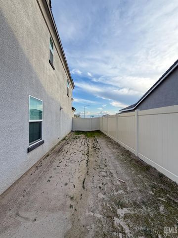 6222 Marconi Avenue, Bakersfield, CA 93313