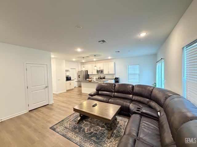 6222 Marconi Avenue, Bakersfield, CA 93313