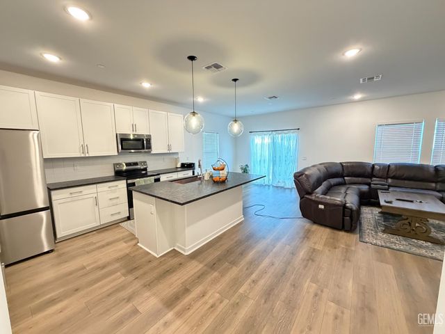 6222 Marconi Avenue, Bakersfield, CA 93313