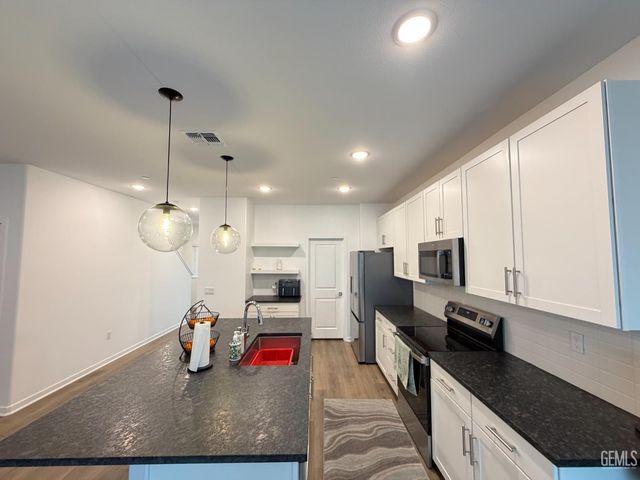 6222 Marconi Avenue, Bakersfield, CA 93313