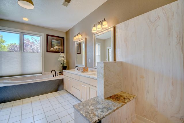 11232 Woodmar Lane NE, Albuquerque, NM 87111
