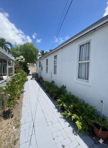 81 NW 44th St 2, Miami, FL 33127