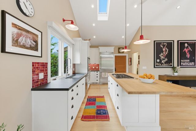 1675 Sylvaner Ave, St. Helena, CA 94574