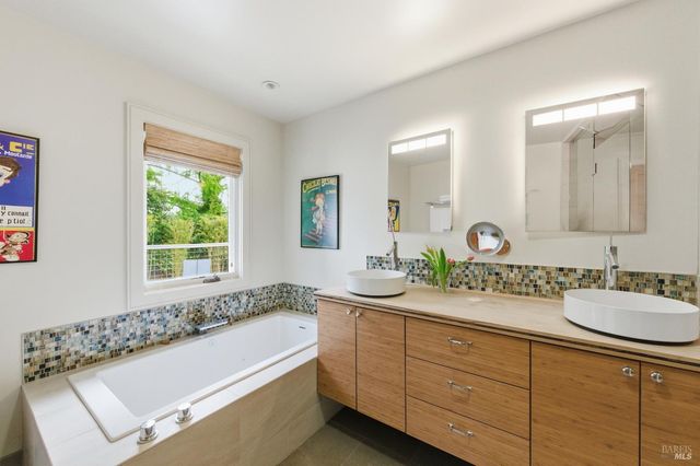 1675 Sylvaner Ave, St. Helena, CA 94574