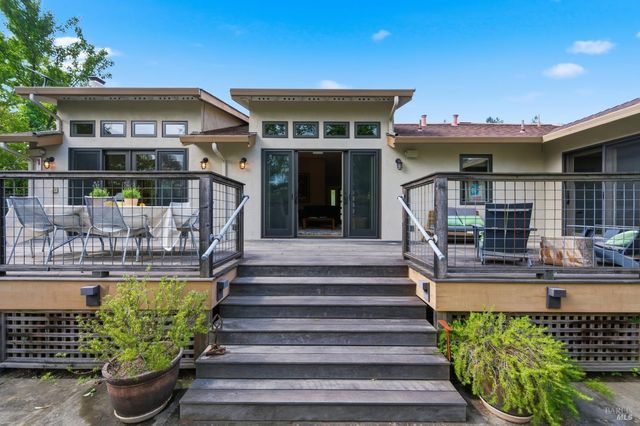 1675 Sylvaner Ave, St. Helena, CA 94574