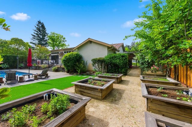 1675 Sylvaner Ave, St. Helena, CA 94574