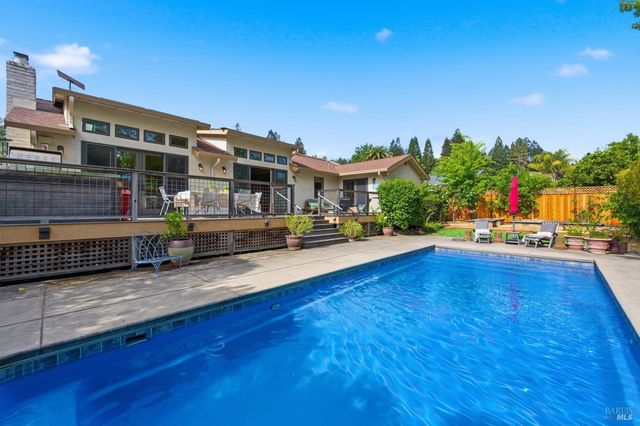 1675 Sylvaner Ave, St. Helena, CA 94574