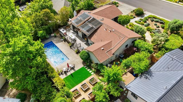 1675 Sylvaner Ave, St. Helena, CA 94574