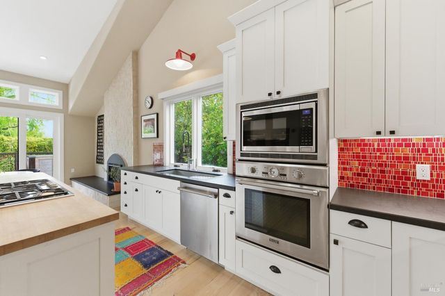 1675 Sylvaner Ave, St. Helena, CA 94574