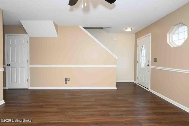 5800 S Lake Erie Dr, Louisville, KY 40291