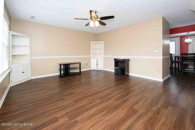 5800 S Lake Erie Dr, Louisville, KY 40291