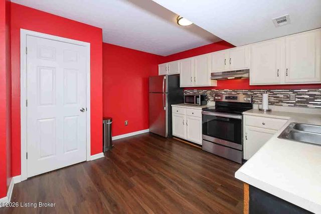 5800 S Lake Erie Dr, Louisville, KY 40291