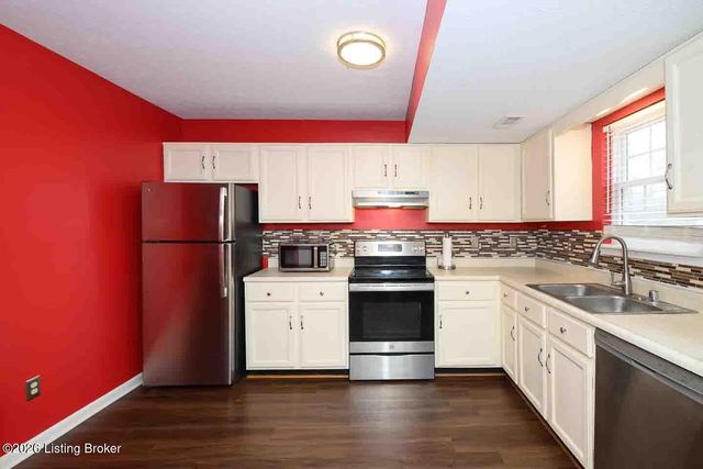 5800 S Lake Erie Dr, Louisville, KY 40291