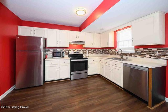 5800 S Lake Erie Dr, Louisville, KY 40291