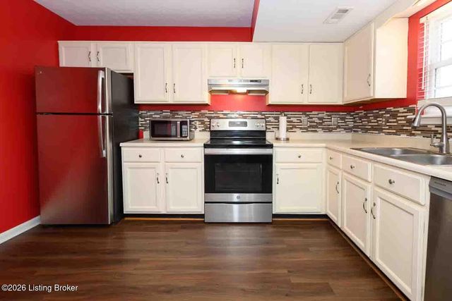 5800 S Lake Erie Dr, Louisville, KY 40291