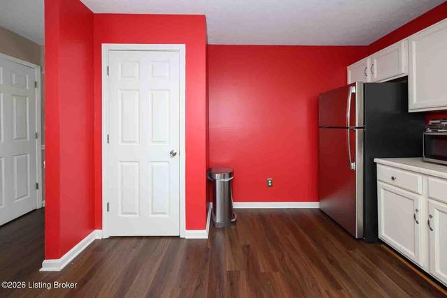 5800 S Lake Erie Dr, Louisville, KY 40291