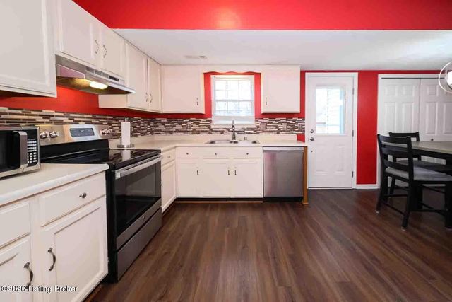 5800 S Lake Erie Dr, Louisville, KY 40291