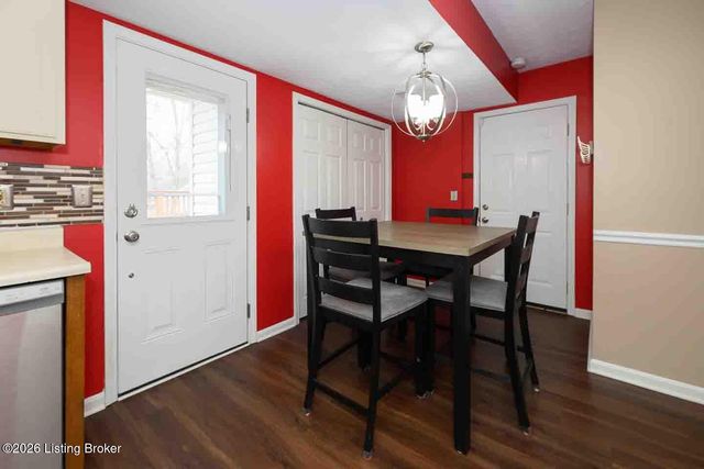 5800 S Lake Erie Dr, Louisville, KY 40291