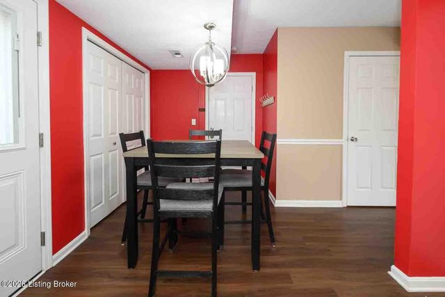 5800 S Lake Erie Dr, Louisville, KY 40291