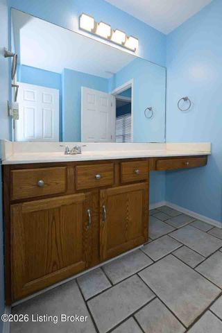 5800 S Lake Erie Dr, Louisville, KY 40291