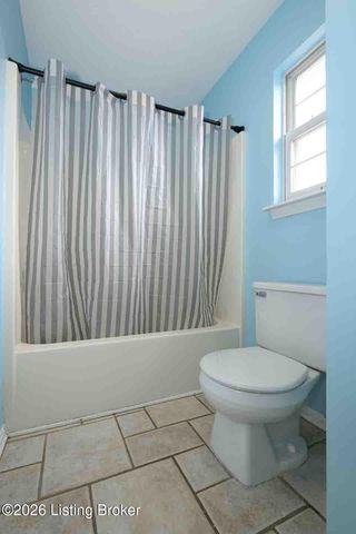 5800 S Lake Erie Dr, Louisville, KY 40291