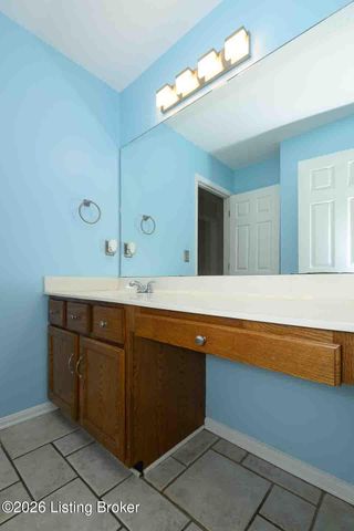 5800 S Lake Erie Dr, Louisville, KY 40291