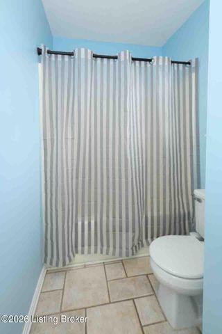 5800 S Lake Erie Dr, Louisville, KY 40291