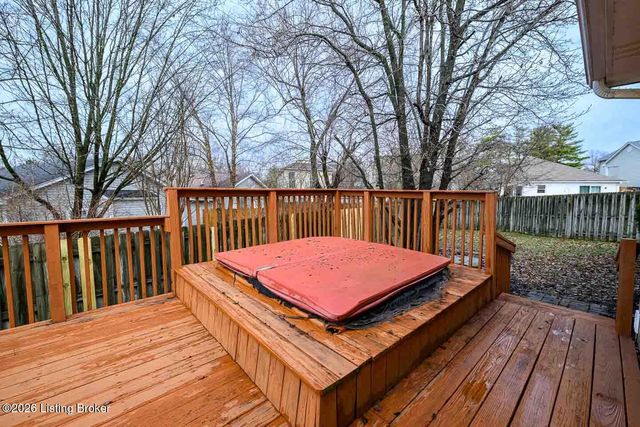 5800 S Lake Erie Dr, Louisville, KY 40291