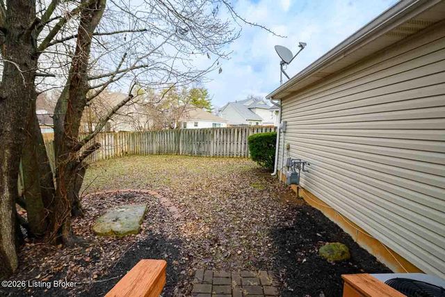 5800 S Lake Erie Dr, Louisville, KY 40291