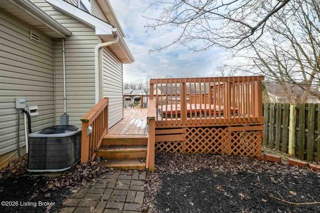 5800 S Lake Erie Dr, Louisville, KY 40291