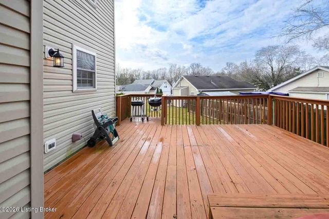 5800 S Lake Erie Dr, Louisville, KY 40291