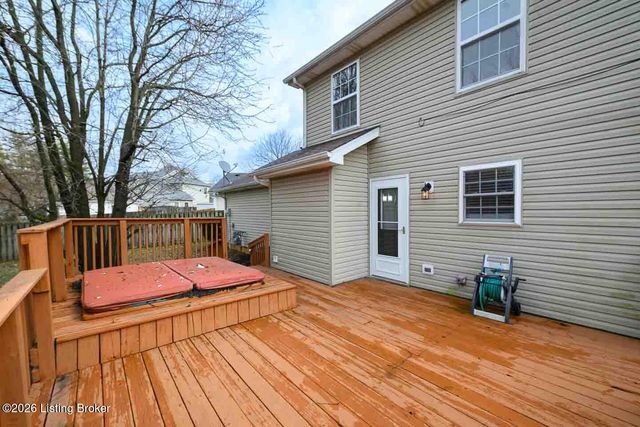 5800 S Lake Erie Dr, Louisville, KY 40291