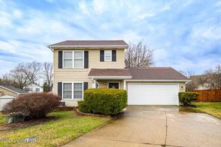 5800 S Lake Erie Dr, Louisville, KY 40291