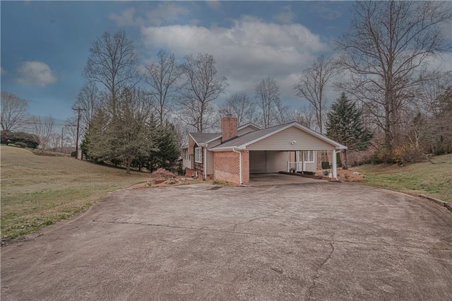 1618 E Saluda Lake Road, Greenville, SC 29611