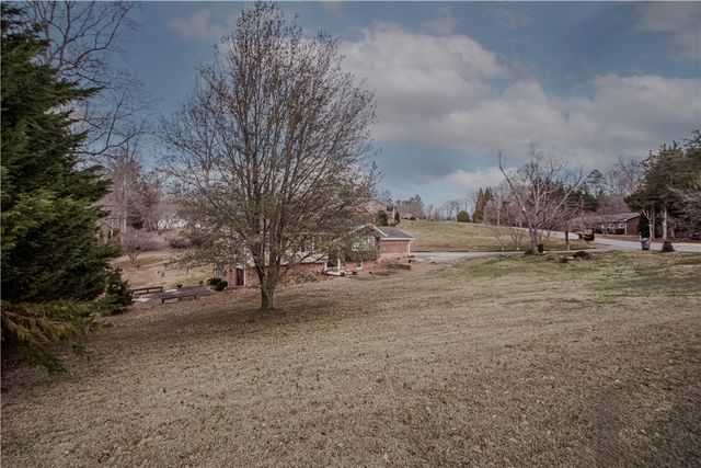 1618 E Saluda Lake Road, Greenville, SC 29611