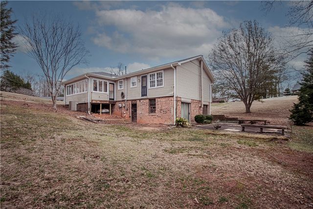 1618 E Saluda Lake Road, Greenville, SC 29611