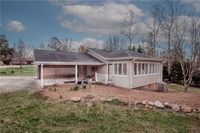 1618 E Saluda Lake Road, Greenville, SC 29611