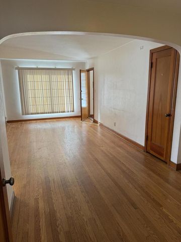 6100 W Lisbon AVENUE, Milwaukee, WI 53210