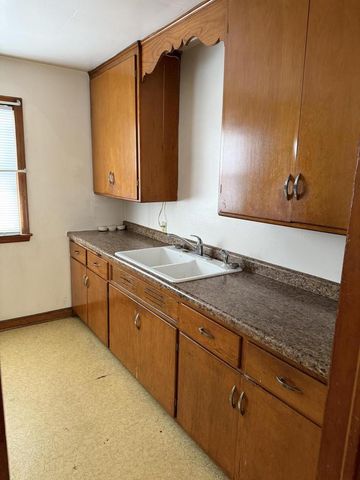 6100 W Lisbon AVENUE, Milwaukee, WI 53210