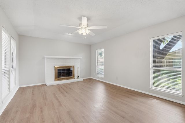 826 Shady Glen Lane, Bedford, TX 76021