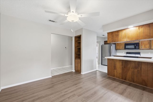 826 Shady Glen Lane, Bedford, TX 76021