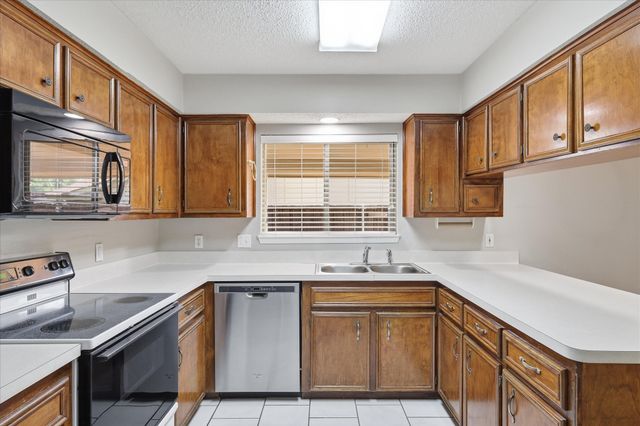 826 Shady Glen Lane, Bedford, TX 76021