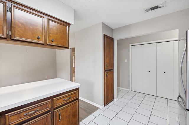 826 Shady Glen Lane, Bedford, TX 76021