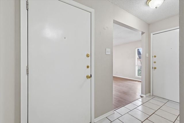 826 Shady Glen Lane, Bedford, TX 76021
