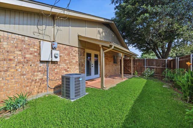 826 Shady Glen Lane, Bedford, TX 76021
