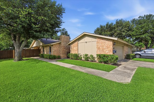 826 Shady Glen Lane, Bedford, TX 76021