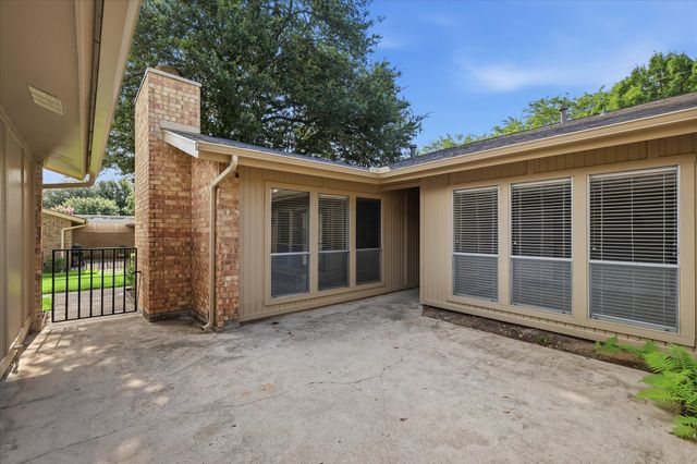 826 Shady Glen Lane, Bedford, TX 76021