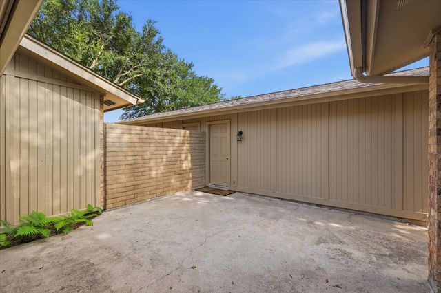 826 Shady Glen Lane, Bedford, TX 76021