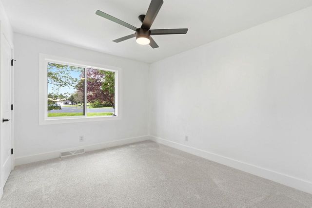 W309S10340 Knoll COURT, Mukwonago, WI 53149